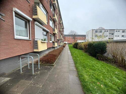 Zuwegung - Etagenwohnung mit 55,70 m&sup2; in Lübeck-St. Lorenz-Nord zum Kaufen