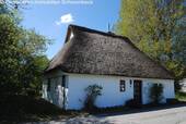 Authentisches Reetdachhaus mit charaktervollem Giebeldach und rustikalem Flair - 