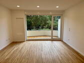 Grosses Zimmer mit Balkon - hochwertig sanierte und bezugsfreie 3-Zi.-Wo. mit Balkon und großem gem. Garten in Zehlendorf
