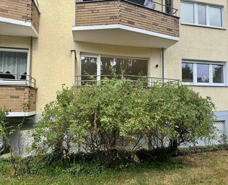 Blick von Garten zum Balkon - 