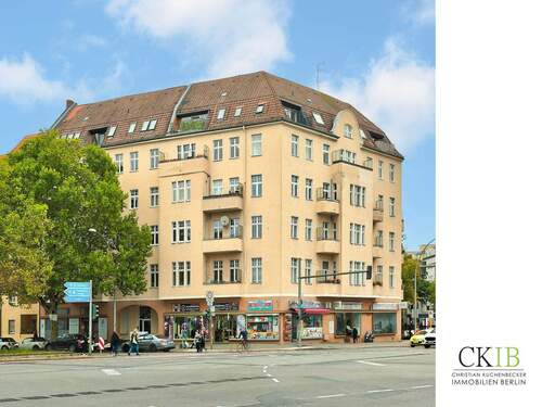 Straßenansicht - großzügige 144m² Altbauwohnung, liebevoll saniert, 1.OG Balkon, Keller, zentraler Lage Wilmersdorf