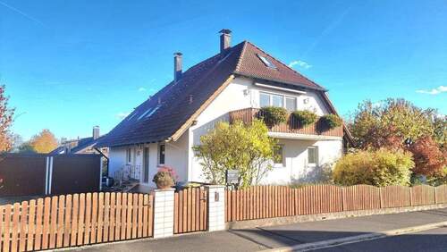 Haus - Garage - 6 Zimmer Mehrfamilienhaus, Wohnhaus in Uehlfeld