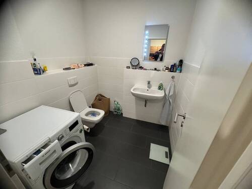 Gäste-WC mit Waschmaschinenanschluss - 