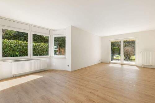 Großzügiger Wohn-/ Essbereich - 2 Zimmer Etagenwohnung in Hamburg