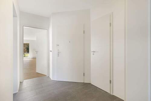 Flur mit Blick ins Wohnzimmer - 