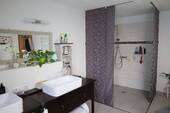 Bodenebene Dusche Bad EG - 