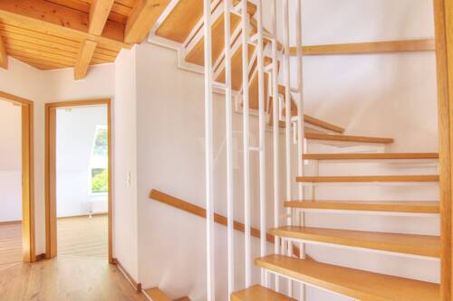 Flur OG, Treppe DG - 