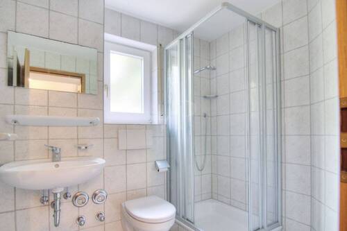 Badezimmer Einliegerbereich UG - 