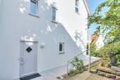 Seitenansicht - Separater Eingang UG-Bereich - 