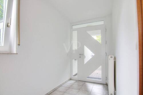 Eingang - 8 Zimmer Doppelhaushälfte in Weinsberg