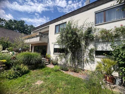 Bild 2 - 8 Zimmer Mehrfamilienhaus, Wohnhaus zum Kaufen in Cadolzburg