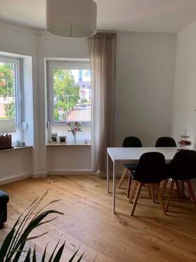 Wohn-/ Esszimmer - Einrichtungsbeispiel - Etagenwohnung mit 75,50 m&sup2; in Frankfurt zum Kaufen