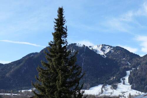 01-Ausblick-Brauneck - Wohnen wie im Haus: Geräumige Split-Level-Wohnung
