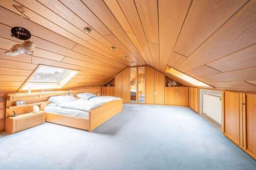 Zimmer im Dachgeschoss - 