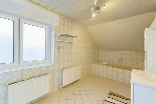 Bad oben - 5 Zimmer Doppelhaushälfte in Hamm