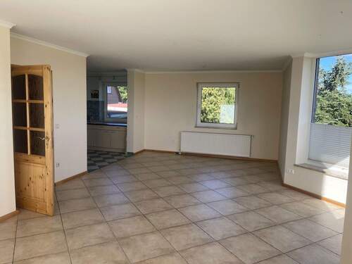 Wohnzimmer hinten Küche - 