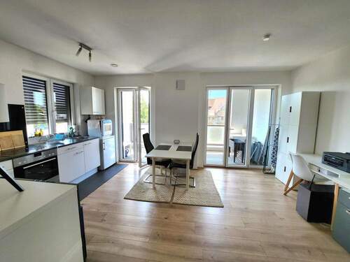 Küche, Essen, Balkon - Stilvolle 2-Zimmer-Wohnung mit Balkon - Top-Lage in Ergoldsbach