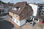 Hausansicht - Provisionsfrei: Einfamilienhaus mit renovierter Gewerbeeinheit in Beverungen