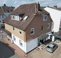 Provisionsfrei: Einfamilienhaus mit renovierter Gewerbeeinheit in Beverungen