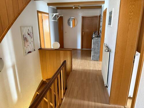 Flur 1.OG Wohneinheit - Mehrfamilienhaus, Wohnhaus mit 200,00 m&sup2; in Beverungen zum Kaufen