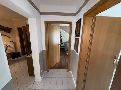 Flur - Etagenwohnung mit 67,10 m&sup2; in Borsdorf zum Kaufen