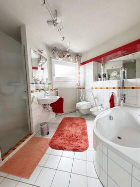 Tageslichtbadezimmer im OG - 