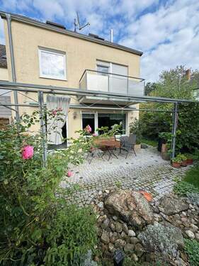 Sonne und Ruhe genießen - 5 Zimmer Reihenendhaus zum Kaufen in Würzburg