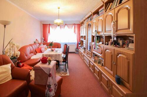 Wohnzimmer - 3 Zimmer Etagenwohnung zum Kaufen in Zwenkau