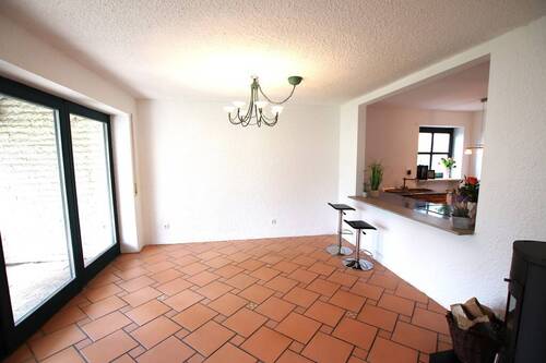 Thekenbereich zur Küche - 6 Zimmer Einfamilienhaus zum Kaufen in Neufahrn bei Freising