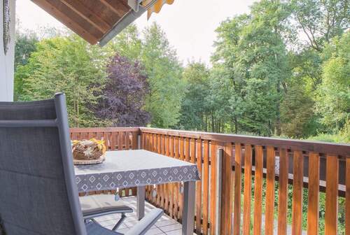 Balkon - Lichtdurchflutete 2-Zimmer-Wohnung mit zwei Balkonen und Blick ins Grüne