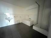Bad Wohnung EG-Hinterhaus aufgehellt - 1 Zimmer Mehrfamilienhaus, Wohnhaus zum Kaufen in Kassel / Mitte