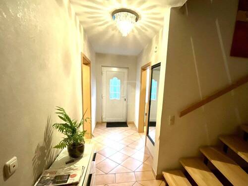 Diele - 5 Zimmer Reihenmittelhaus in Laatzen / Gleidingen