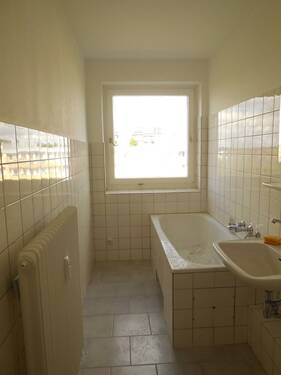 Badezimmer - Etagenwohnung mit 73,40 m² in Salzgitter zur Miete