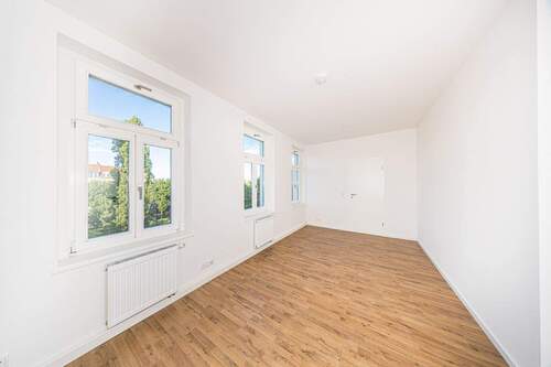 Wohnzimmer - 2-Zimmer-Altbauwohnung mit modernem Bad und Abstellraum