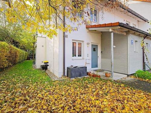 3_Eingang und Vorgarten - 5 Zimmer Reihenendhaus in München