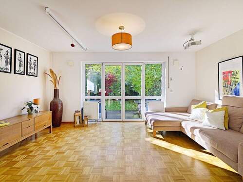 4_Helles Wohnzimmer - Reihenendhaus mit 136,90 m&sup2; in München zum Kaufen