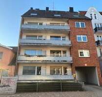 Solides Mehrfamilienhaus mit 9 Wohnungen + 8 Garagen auf 596 m² Eigenland in Lübeck- St. Lorenz-Nord - Lübeck - St. Lorenz-Nord St. Lorenz Nord