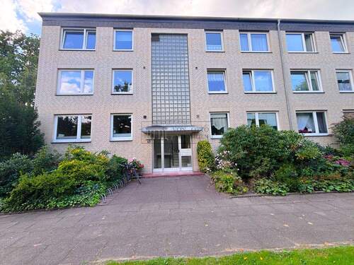 Hausansicht - 2 Zimmer Etagenwohnung zum Kaufen in Hamburg