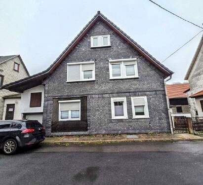 Vorderansicht - Handwerker aufgepasst: Einfamilienhaus mit ehem. Werkstattgebäude in Brotterode *PROVISIONSFREI*