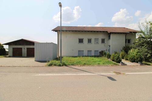 Haus Vorderansicht - Mehrfamilienhaus, Wohnhaus in Dunningen