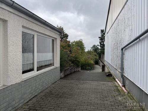 Privater Zuweg zu den WE - 