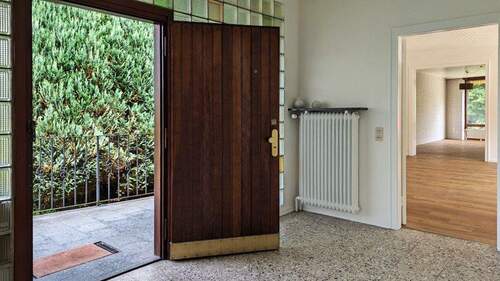 Viel Platz und Licht im Eingangsbereich - 