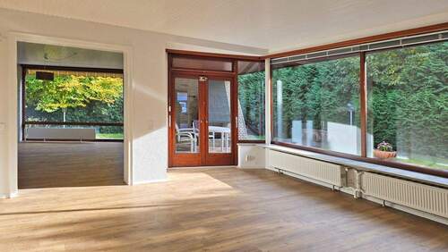 Groß, hell und luftig: 2 verbundene Wohnzimmer - 5 Zimmer Einfamilienhaus zur Miete in Hamburg