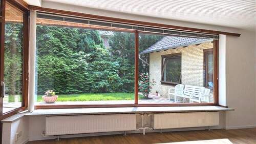 Viel Lichteinfall durch große Fensterflächen - 5 Zimmer Einfamilienhaus in Hamburg