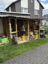Holzunterstand vor dem Haus - 