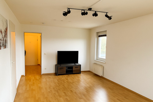 Bild 1 - Wohnen mit Ausblick: Gemütliche 2-Zimmer-Wohnung mit Loggia