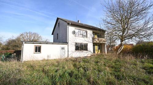 Ein- oder Zweifamilienhaus-Nutzung möglich - 5 Zimmer Mehrfamilienhaus, Wohnhaus zum Kaufen in Seubersdorf in der Oberpfalz / Schnufenhofen