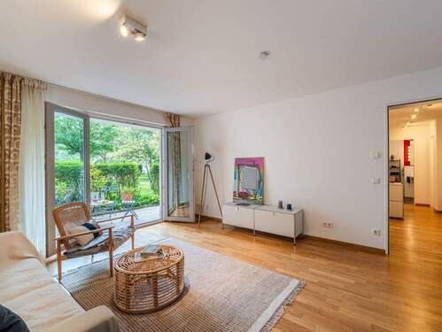 Wohnzimmer - 3 Zimmer Etagenwohnung in München