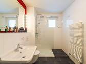 Badezimmer mit Fenster - 