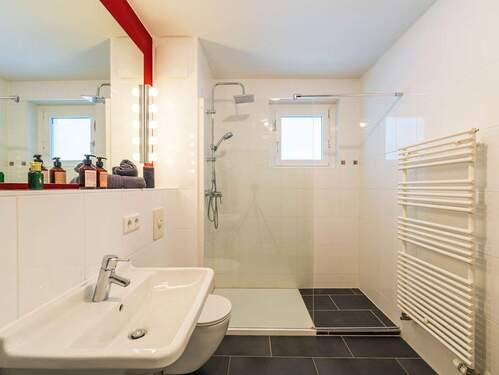 Badezimmer mit Fenster - 